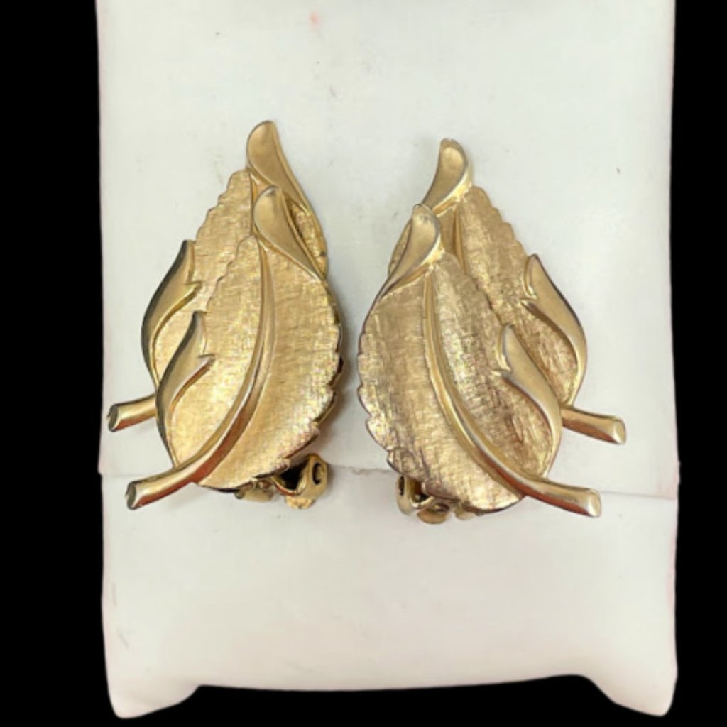 Judy Lee Gold Plated Textured Leaf Clip-On Earrings Double Leaf Etched 17$